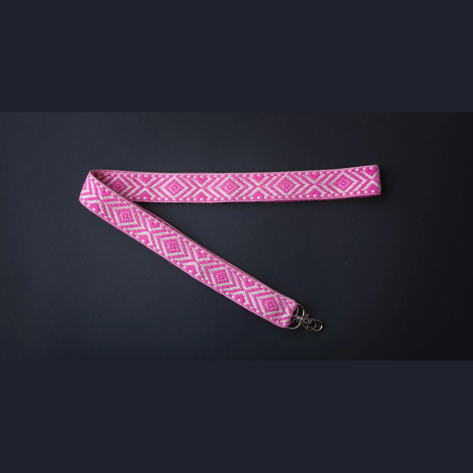 Zinta de móvil étnica fucsia